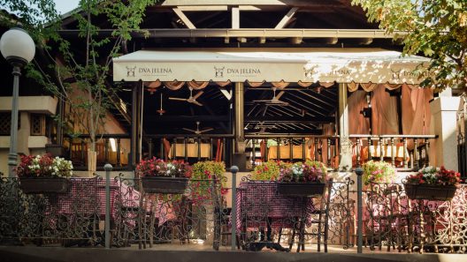 2 jelena restoran
