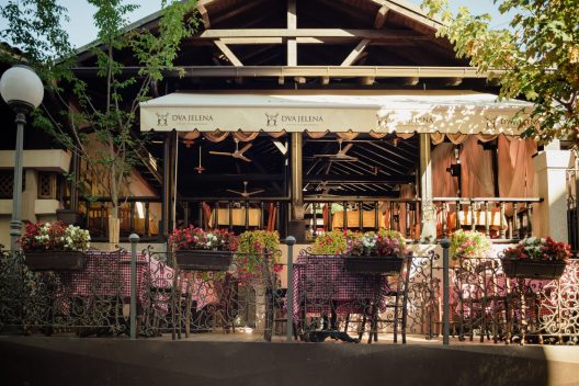 2 jelena restoran